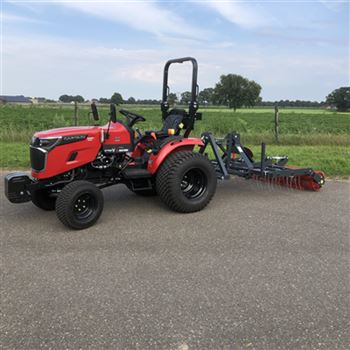 COMPACT TRACTORS / TRACK TOWING