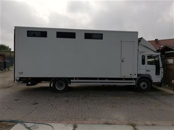 Volvo fl6 for 5 horses with spacious tack room.