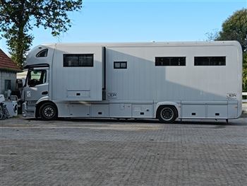Mercedes Antos in new condition STX 5 horses + luxury living room